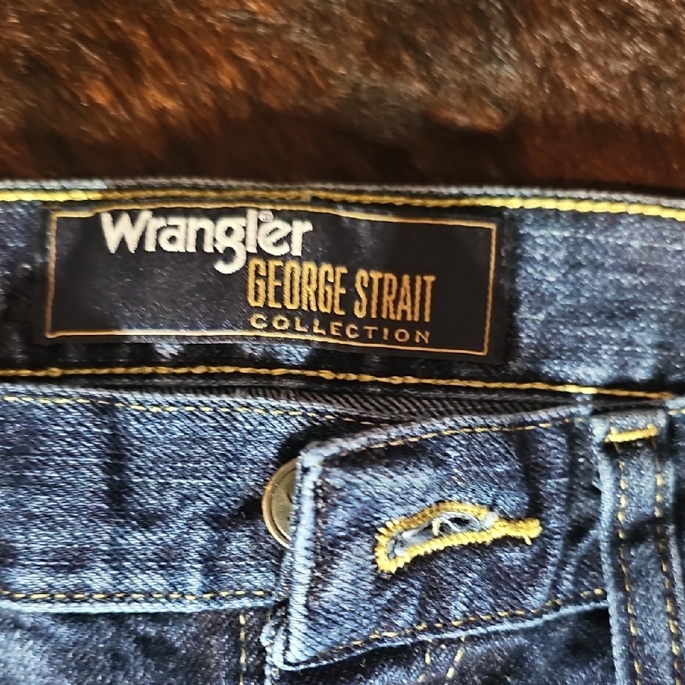 Wrangler Men's Deep Blue Straight Jeans - Picture 2 of 5